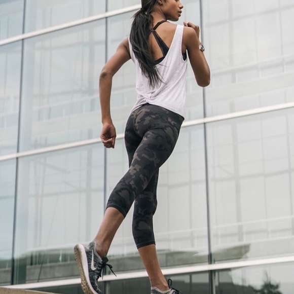 Zyia Active Lux Camo High Rise Cropped Leggings Size 2 Forrest Camo Athletic - Picture 4 of 10